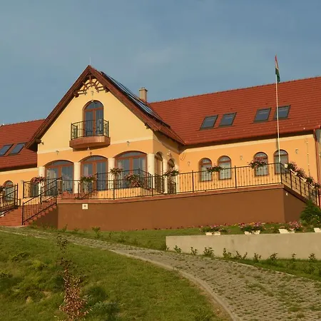 Berezdteto Vendeghaz * Cserepfalu
